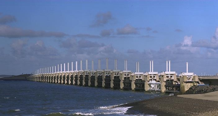 Uitbreiding van de pompcapaciteit kan worden uitgesteld of gereduceerd indien het streefpeil op het IJsselmeer wordt verhoogd, maar hier zijn dus extra kosten voor dijkversterking rond het meer mee