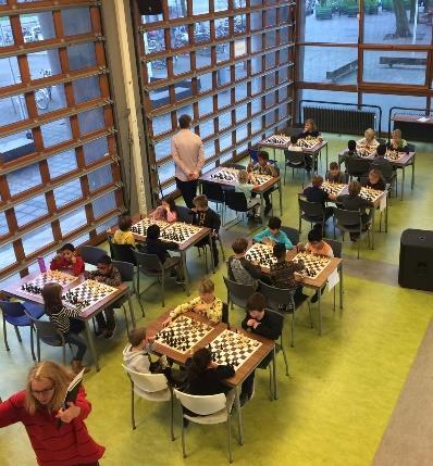 Schoolschaak: cursus na schooltijd Naast alle naschoolse activiteiten faciliteert De Kraal ook na schooltijd een kindercursus om te leren