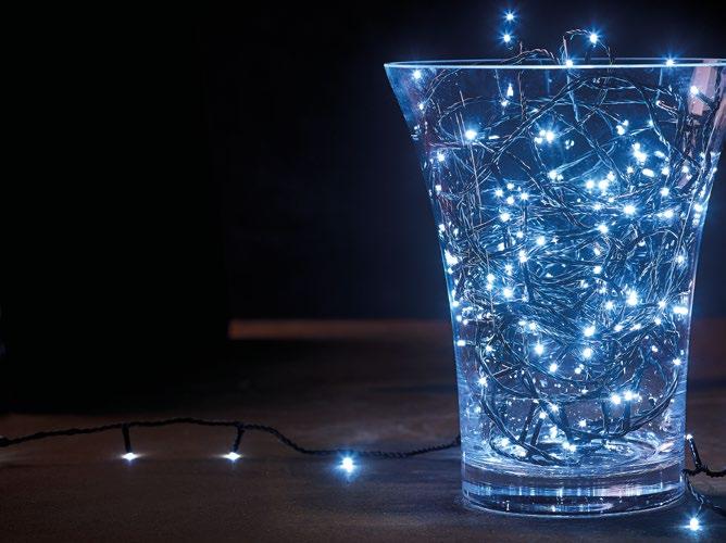 Een schitterende Kerst Slingers voor binnen Lichtgevende slingers brengen een vleugje magie