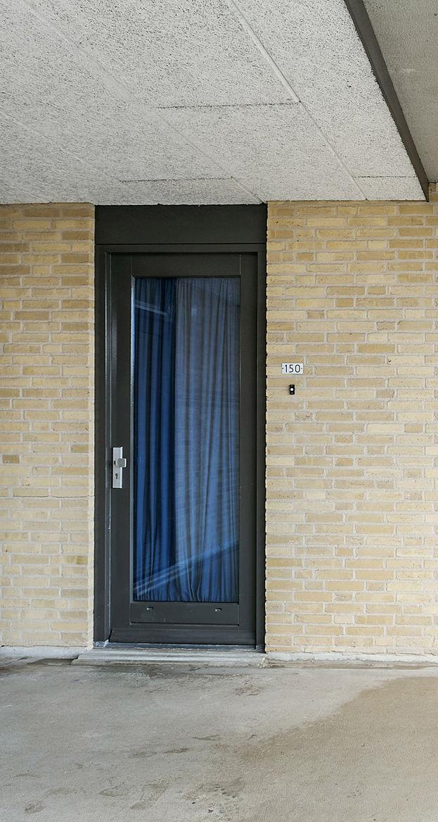 4 franksweegersmakelaardij.nl Beschrijving Elegant wonen met hout, glas en kunst in een modern appartementencomplex aan de Baliëndijk. Royaal, verrassend 3-kamerhoekappartement, ca.