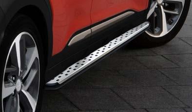 De sidesteps zorgen voor een comfortabele instap in de Hyundai KONA. Runningboard.