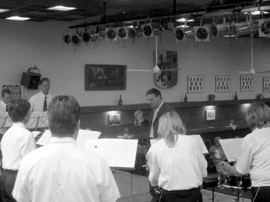 4 Nr. 72 Juli 2005 SLAGWERKCONCERT 12 JUNI GEMEENSCHAPSHUIS SCHIMMERT Drumband Fanfare St. Blasius zal op zondag 18 september 2005 deelnemen aan het drumbandconcours te Brunssum.