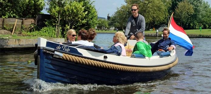 zon Varen met 10 juni een sloep Serviceclub Fifty-One Walcheren biedt weer hulp om te gaan varen. We varen met twee sloepen vanuit Kamperland het Veerse Meer op.