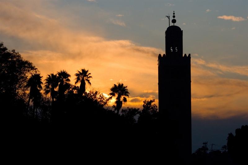 Dag 6: Marrakech Je kunt mee met een halve dagexcursie om de belangrijkste monumenten te bezoeken. Deze excursie is ter plekke bij te boeken. De oude stadsmuren van Marrakech zijn grotendeels intact.