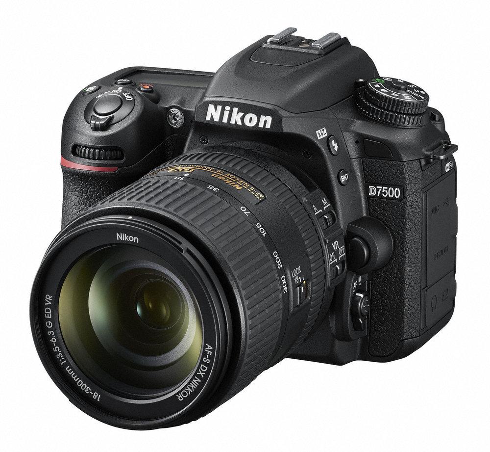 De DX-formaat D7500 met 20,9 MP is bedoeld voor fotografen die gebruik willen maken van het volledige assortiment objectieven en de beeldbewerkingsexpertise van Nikon voor een middenklasse-prijs.