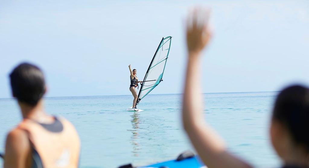 Sport & Activiteiten** Watersporten Groepslessen Gratis toegang Minimale leeftijd (jaren) Beschikbare data Duiken* 10 jaar oud Altijd Snorkelen 8 jaar oud Altijd Windsurf- en funboardacademie Alle