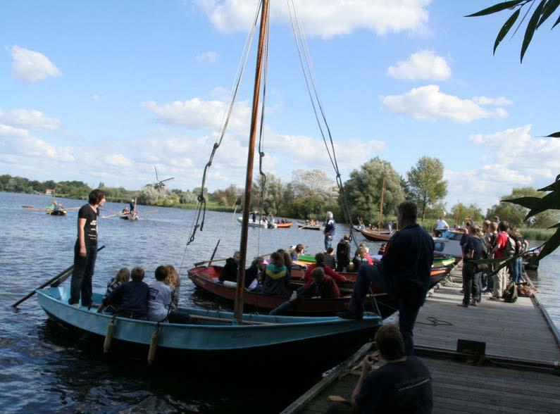 Aanlegplaatsen en wachtplaatsen Na overleg met de groepen kunnen bij Stella Maris en de Maasgroep vletten worden afgemeerd, dit kan eventueel ook al een week eerder of een week later, zolang er plek