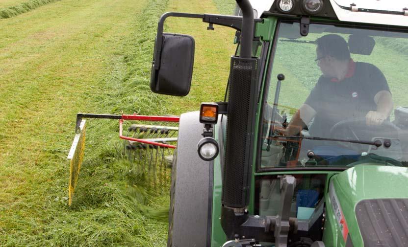 6 INDIVIDUELE UITSTURING VAN DE TANDEN DOOR VERSTELLING VAN DE CURVEBAAN Het moment waarop de tanden uit het zwad worden getild, kan op elk moment snel en zonder gereedschap* veranderd en dus aan de