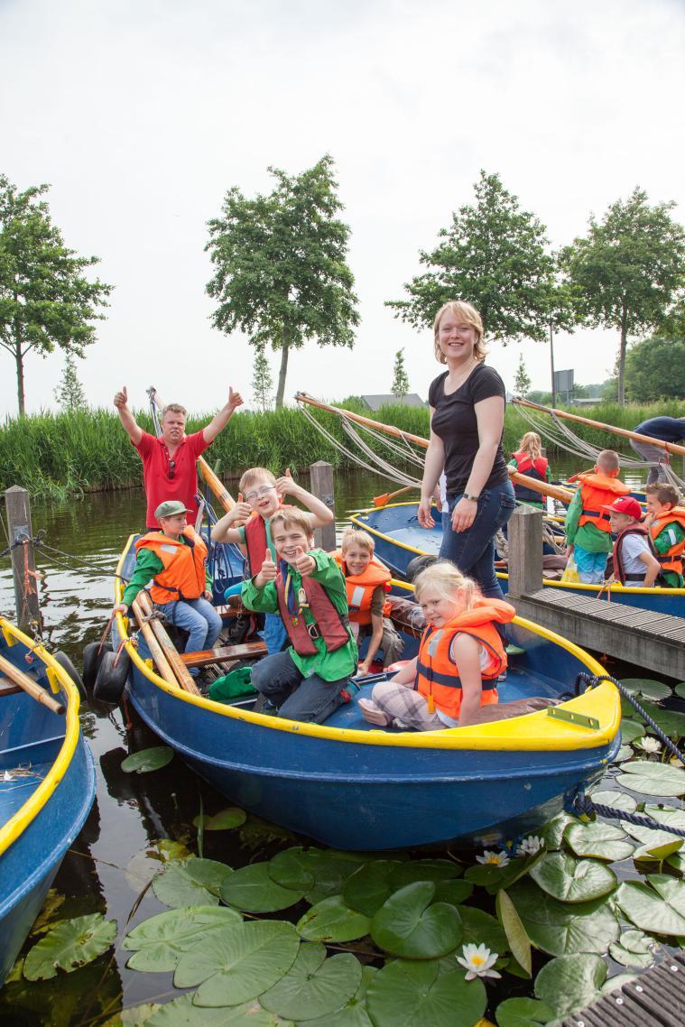 VOORWOORD WIST JE DAT? Het is even stil geweest rond de De leiding van de Junioren en. Maar dan heb je nu ook een Verkenners al een supervet dubbeldikke nieuwe editie voor je! kampthema heeft bedacht?