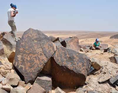 Wel hebben we in het hele gebied stenen werktuigen gevonden die we in het Paleolithicum kunnen plaatsen.