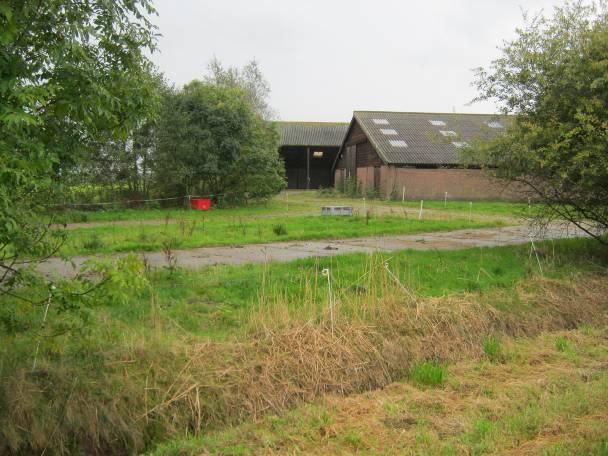 geohydrologie. Op basis van de geïnventariseerde gegevens vindt hypothesestelling plaats. Het vooronderzoek heeft betrekking op de onderzoekslocatie en de directe omgeving.