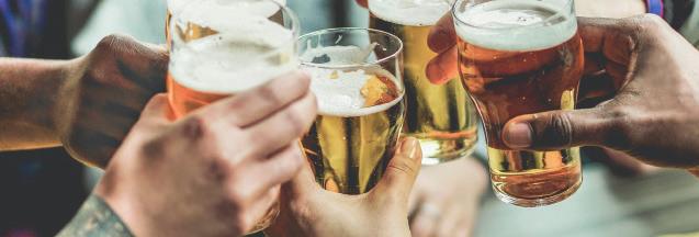 de uitgaansavond uitgave van 26 euro 5 uur is de gemiddelde duur van uitgaan 91% drinkt alcohol,