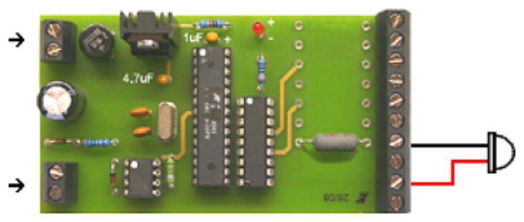 Aansluiten van de DC-Car Booster X1: Voedingsspanning van 12V 16V wisselspanning X2: DCC ingang X3: IR LED uitgang De DCC Booster heeft 7 uitgangen en 3 uitgangen voor de gemeenschappelijk plus van