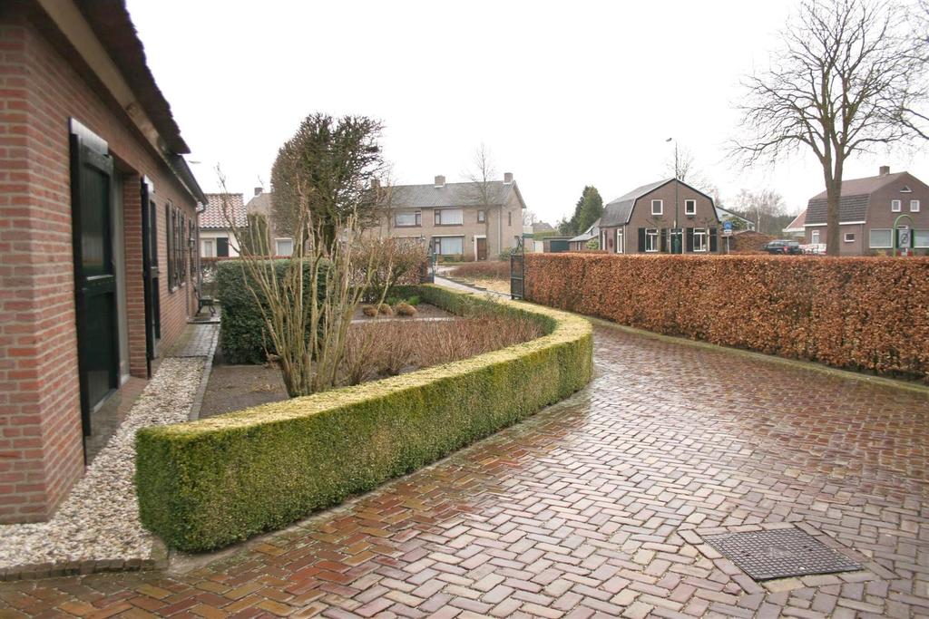 Nistelrode en omgeving Nistelrode, met circa 6000 inwoners, is een dorp in oostelijk Noord Brabant, in het groene gebied dat in het noorden reikt tot Heesch en Oss, in het zuiden tot Uden en Veghel.