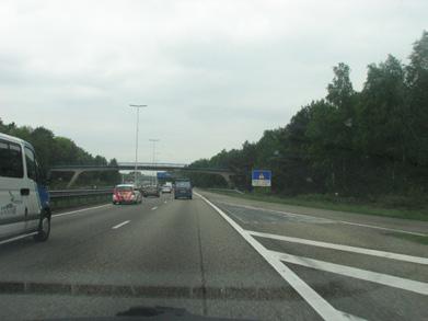 LANDSCHAPSWAARDEN I deelgebied 2 >> >> >> afslag Hilversum >> >> >> linkerzijde: Stad Gods >> > knooppunt Eemnes Vanaf Utrecht verlaat de A27 bij km 83.0 de stadsrand. De weg ligt hier verhoogd.