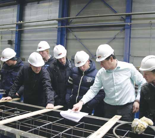 7 Van werk naar werk Van werk naar werk is een cluster van projecten die ervoor zorgen dat medewerkers - zoveel mogelijk met inzet van scholing - kunnen overstappen naar ander werk.