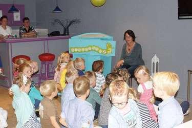in wording regelmatig 'Krummelkerk' gehouden voor de kinderen, u ziet ze op de foto hieronder.