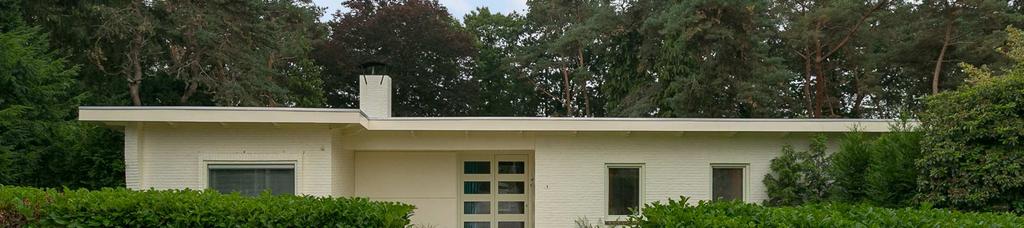 De bungalow is gesitueerd op een uitstekende woonstand in de Landgraafse villawijk "de Bousberg".