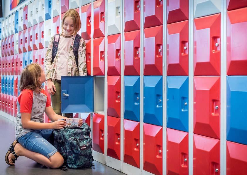 Het Walburg College is een middelgrote school voor gymnasium, atheneum, havo en mavo in Zwijndrecht. Op het Walburg College hebben we oog voor elkaar.