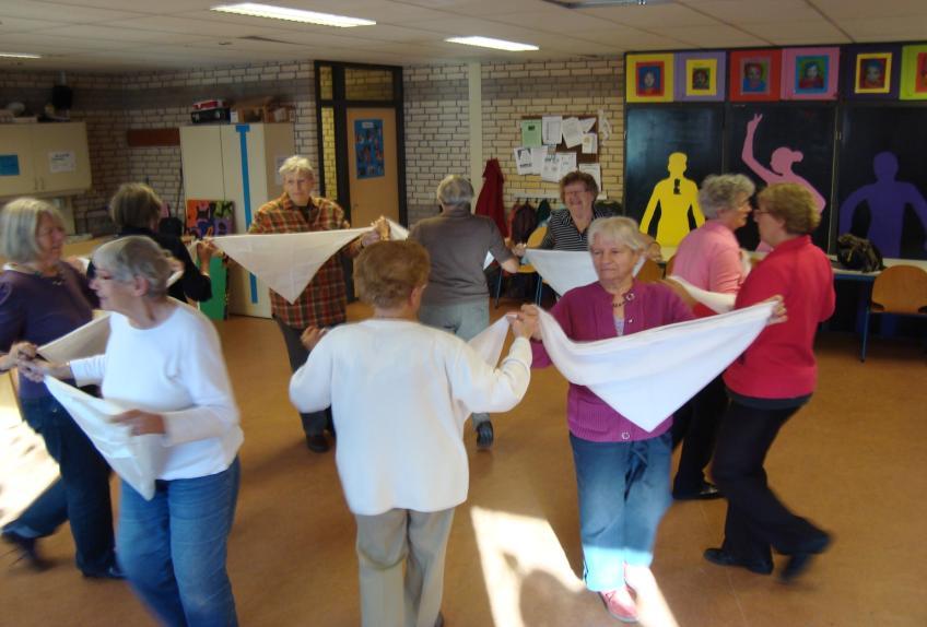 Linedance Eigen bijdrage per seizoen: 4,- per les Het gaat hierbij om een dansvorm, waarbij u over het algemeen volledig los van elkaar danst.