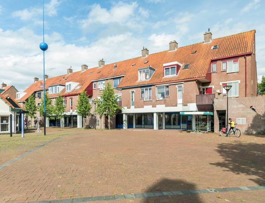 Vlinderveen 468-478 (3205 EM) te Spijkenisse Winkelruimte ca. 823 m² begane grond, alsmede ca.