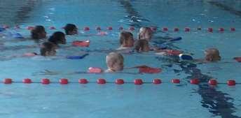 Ieder lokaal heeft weer een ingerichte themahoek waar de kinderen kunnen leren & spelen. Volgende week start ook de Kinderboekenweek. De leerkrachten zijn druk met de voorbereidingen.