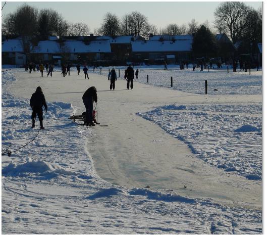 De ijsbaan was open van 2 t/m 12 februari. Mede door spontane opgave van vrijwilligers was het clubgebouw s middags en s avonds ook geopend. Er werd veel chocolademelk, worst e.d. verkocht.