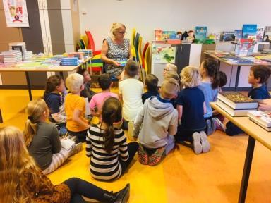 Nog 1 ouder nodig voor het natuuruitje 13 november! Aardig, rustig, netjes: Met de kinderboekenweek, kwamen er een hoop mensen bij ons voorlezen.