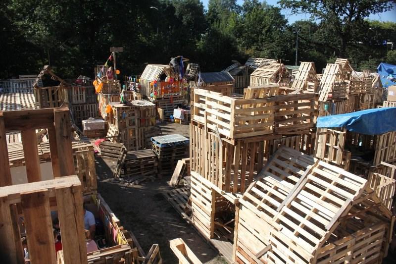 3 Schrijf je in voor het hutten-bouwen deze zomer! Kom deze zomer hutten bouwen in het Piratendorp!