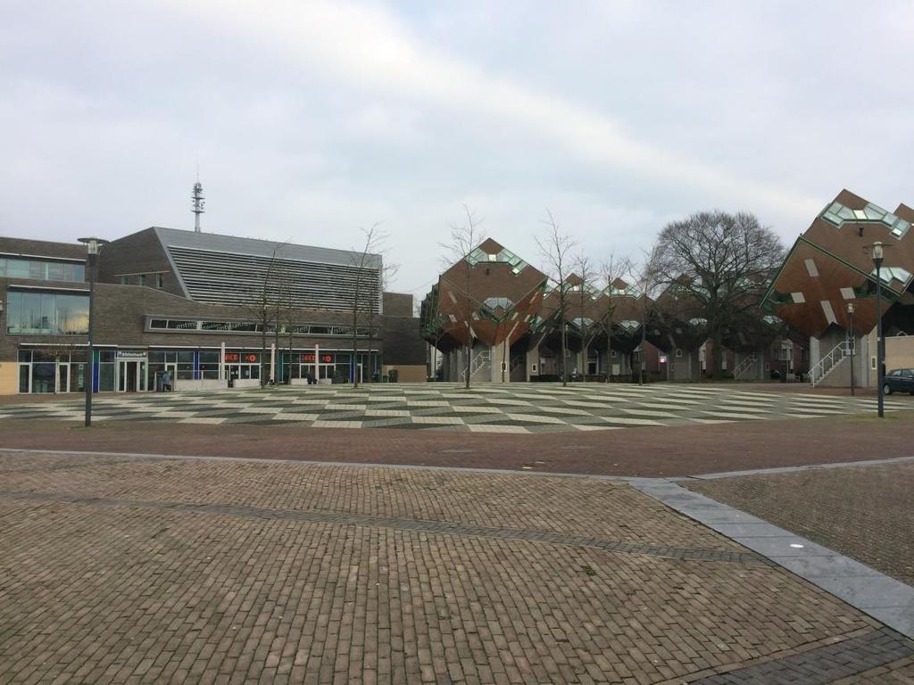 De ontwikkeling van het Havenpark biedt een uitgelezen kans om in samenhang hiermee een andere inrichting van het Piet Blomplein te onderzoeken.