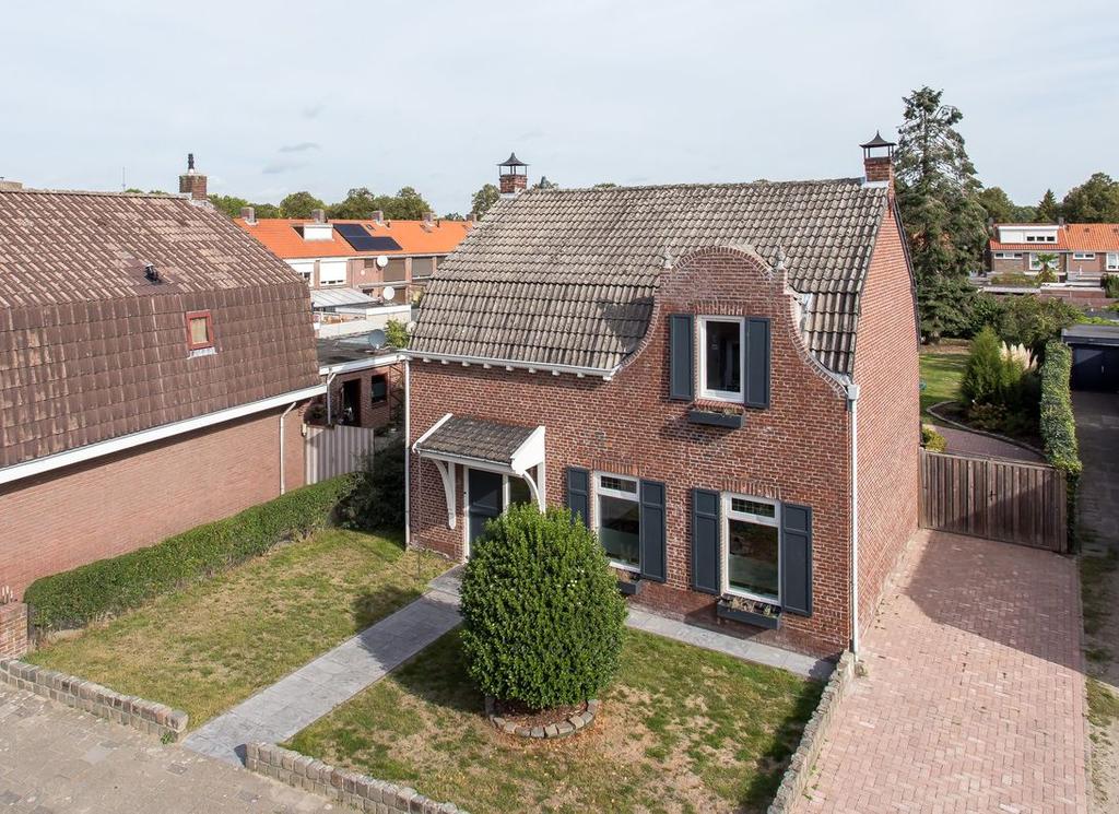 Unique selling points van de woning: * Gelegen nabij het stadscentrum van Weert. * Mogelijkheid levensloopbestendig wonen. * Mogelijkheid werken aan huis. * Vier ruime slaapkamers.