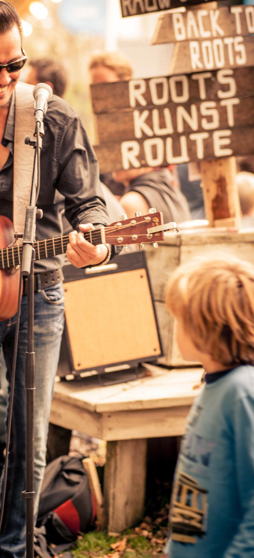 OKTOBER ROOTS IN THE WOODS Vier de herfst tijdens Roots in the Woods! Dit back to basic festival vindt van 19 t/m 21 oktober plaats in het Apeldoornse Beekpark.