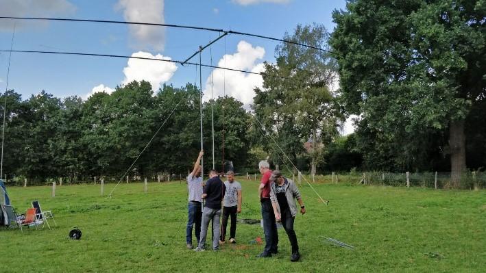 Velddag 2017 Ook dit jaar waren we met de VERON/VRZA afdeling Twente weer te gast bij Jef voor de velddag SSB.