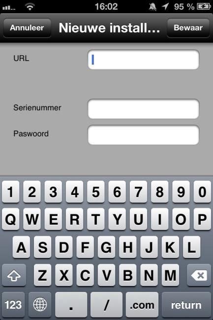 De Solar-Log -app iphone V3 voor de iphone gebruiken 2 Voer de URL, het serienummer en het paswoord in, de u bij de registratiemail van Solare Datensysteme GmbH hebt gekregen.