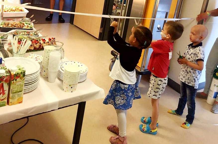 Kanjers van het Prinses Máxima Centrum openen het Pinksterbuffet, aangeboden door Stichting Ankie.