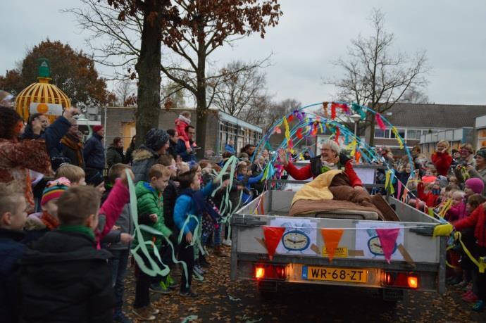 De bijzonderheden van de komende weken: Maandag 5 december: Ontvangen we Sinterklaas en zijn Pieten.