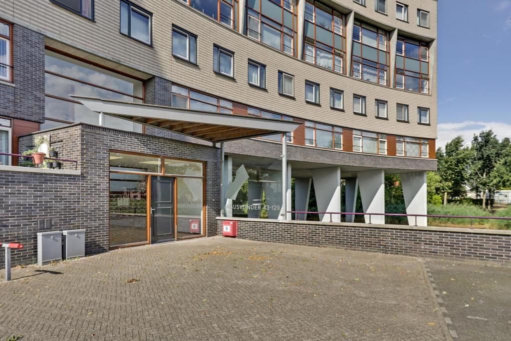 Omschrijving Dit ruime appartement(maisonnette) bevindt zich in de populaire wijk Westerpark in Breda. Het appartementencomplex is gelegen in het park c.q.