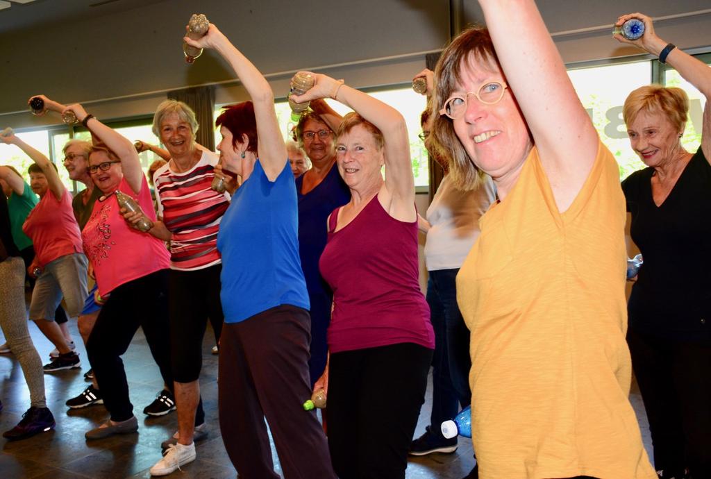 2.2. Bewegen Wees lief voor uw lijf en geef het de aandacht die het verdient. Dans de stijfheid weg, kom mee turnen of zwemmen, of verwen uw lichaam én geest met yoga of qi gong.