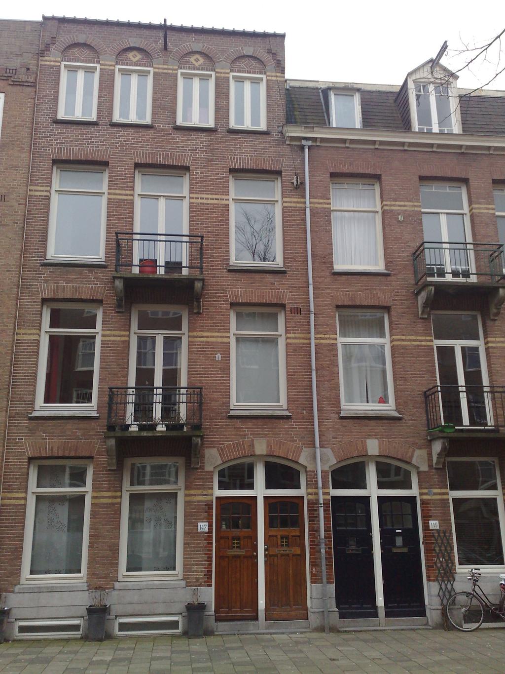 Afb 7 en 8. Voorbeeld van eind 19de eeuws en Amsterdamse school bouwstijl.