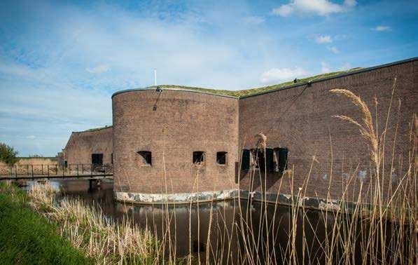 Inhoud Voorwoord Naar de toekomst van Muiden; projecten in vogelvlucht 4 Vesting Oost en het Muiderslot 7 Schootsvelden Zuidoost en Zuidwest 11 De Vesting West 19 Mogelijke vervolgprojecten 21