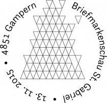 Deze kerstboom is dus een van de belangrijkste symbolen geworden van het kerstfeest, ook nu het meestal elektrische lampen zijn, die de gouden en veelkleurige kerstballen, snoepjes en sterretjes,