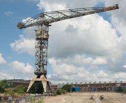 Specificatie Auteur Revisie : Gerard Jacobs : B Onderwerp: Het betreft hier een Torenkraan, een type kraan dat uitstekend geschikt was voor het werk op een scheepswerf en daardoor het kenmerk van een