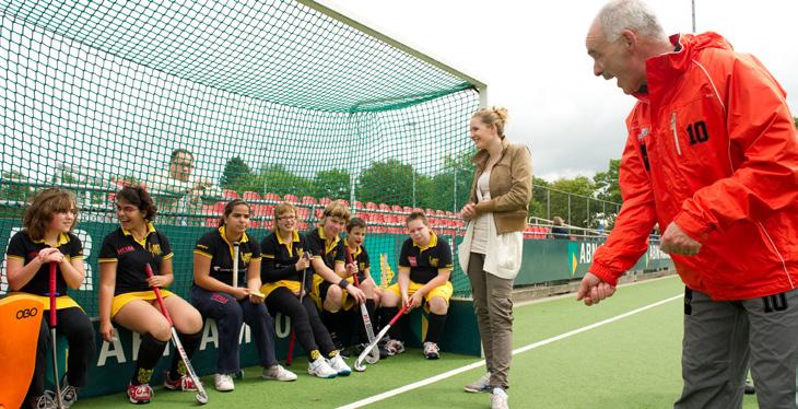 Een aandachtig gehoor. Affiniteit. Het is heel belangrijk dat de trainer zijn hart heeft liggen bij LG-hockey. Hij moet het ontzettend leuk vinden om te helpen en dit niet uit medelijden doen.