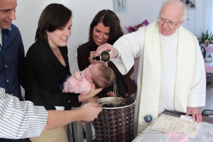 Even voorstellen (vervolg van pag. 1) Maar dat is nu juist het mooie van dienaar van Christus zijn, Hij verrast ons altijd weer. Je kunt maar gewoon het beste op Hem vertrouwen.