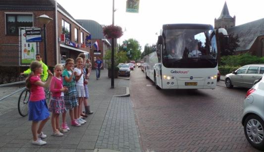 Rien van der Sijs Enthousiaste vrijwilligers (m/v) gezocht voor de Eredag De stichting Eredag verzorgt al 70 jaar een jaarlijks uitstapje voor de oudere inwoners van Beekbergen, Lieren, Oosterhuizen