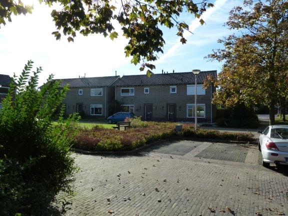 noordkant van het projectgebied. Afbeelding 3 en 4 de te slopen woningen. 2.