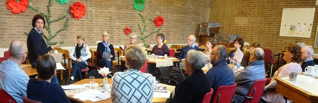 ONTMOETING PASTORAATGROEPEN VAN DE PAROCHIE Op zaterdag 11 november was het al vroeg druk in de zaal van onze kerk in Hoogvliet.