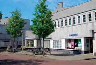 Vaak is er een hoofdas in de vorm van een doorgaande straat, waaraan een centrale openbare ruimte is gesitueerd met bijzondere functies als een school, bibliotheek of winkels.