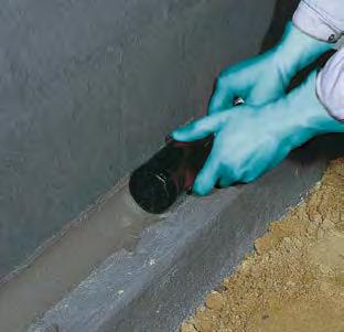 puimsteen, rastertegels alsook betonnen oppervlakken) moeten altijd worden geëgaliseerd voor de afdichtingsmaatregelen.