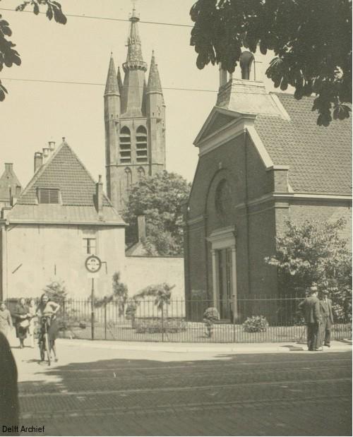 GAD 27764 circa 1955 Armenkerk vanaf de Phoenixstraat. De kerk werd in 1847 gebouwd.
